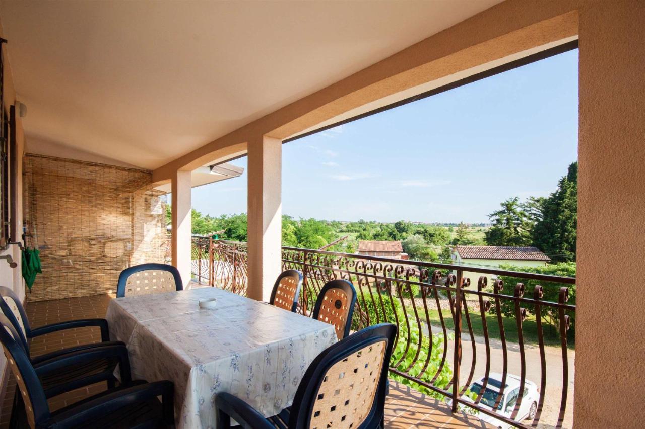 Apartments Dara Умаг Екстериор снимка