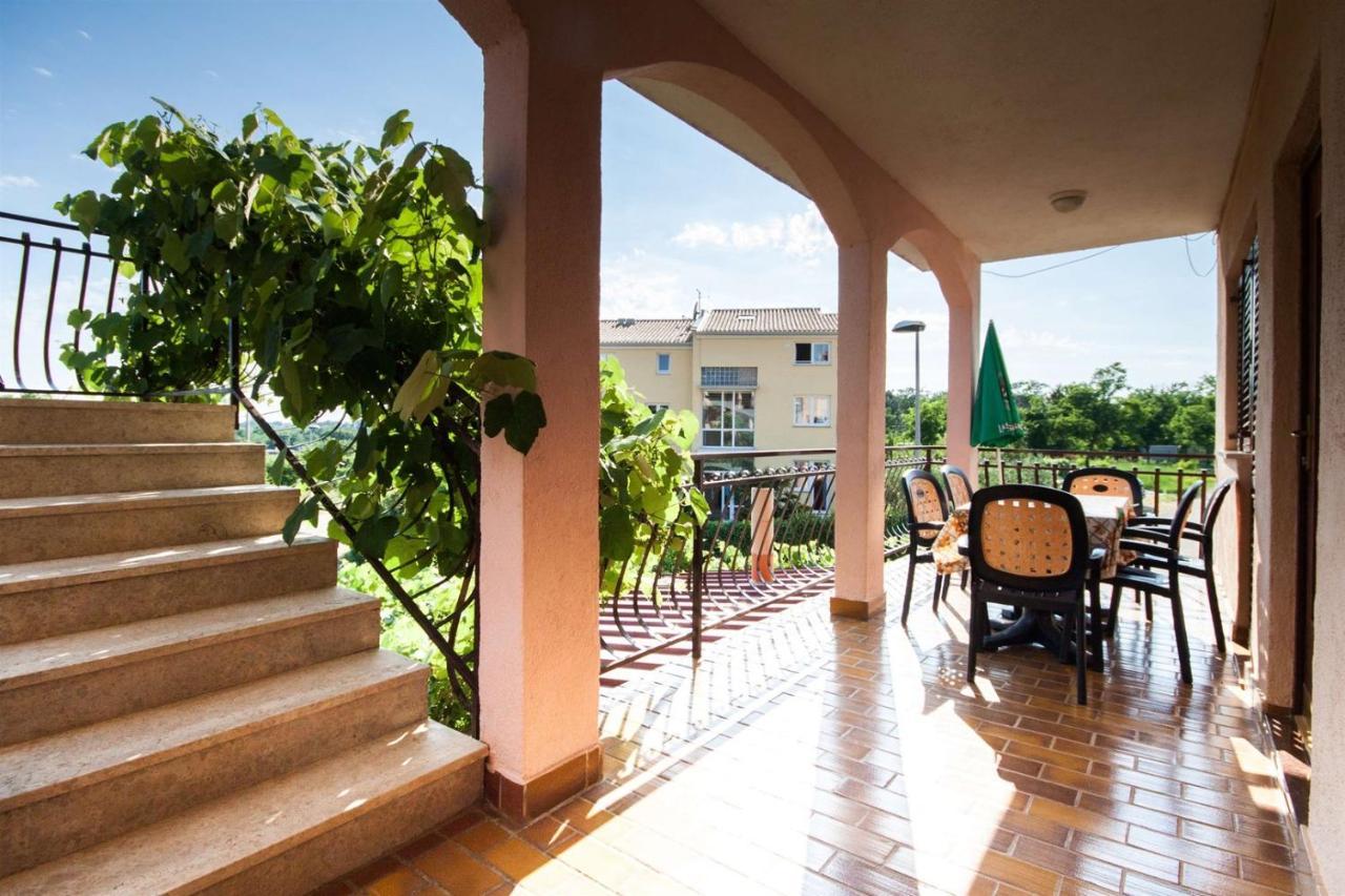 Apartments Dara Умаг Екстериор снимка